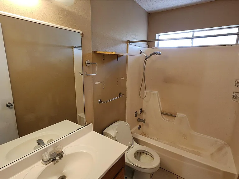 208 N Vandeveer St #4 — Photo 13