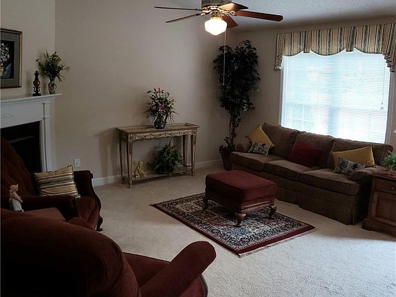 5th image of 1305 Hillside Dr