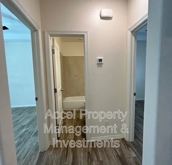 1012 W La Pointe Ave #1 — Photo 5