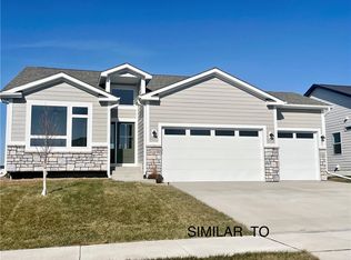 1400 NW Yorktown Dr, Waukee, IA 50263