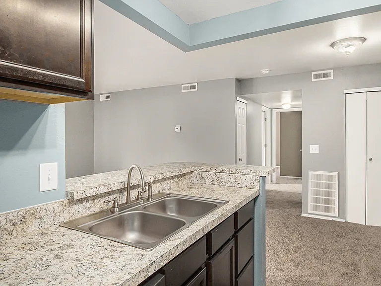 Westfield Club Apartments — Photo 15