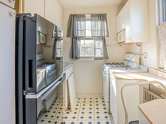 2nd image of 69-09 215th St #B