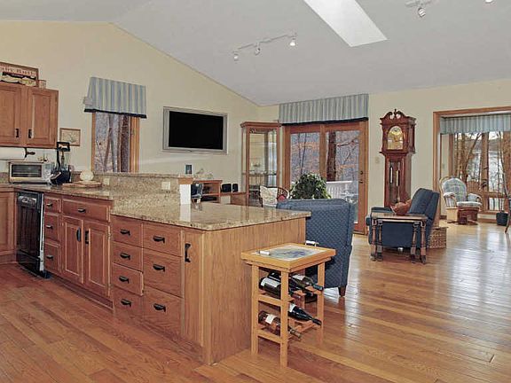 5th image of 108 Riverwood Ln