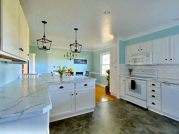 3rd image of 308 Southwood Dr