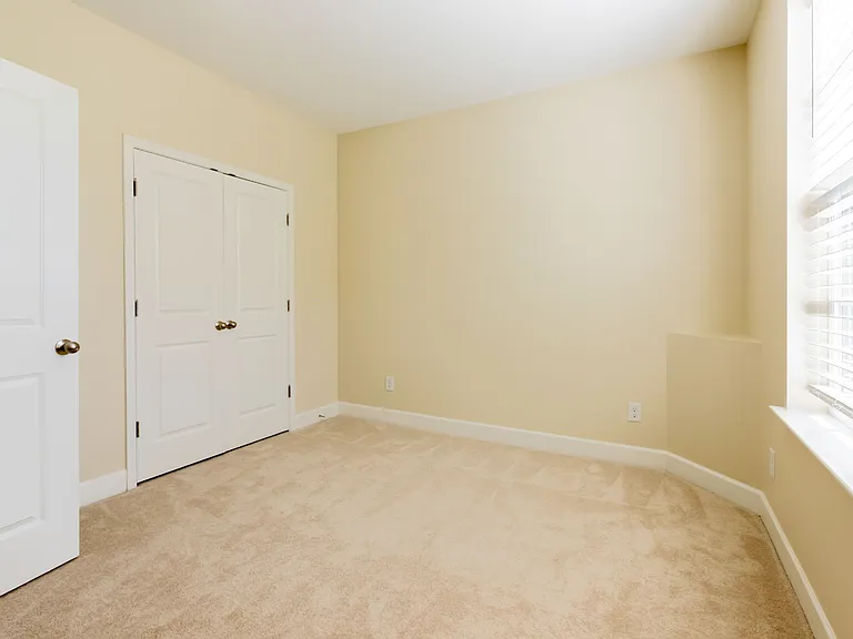 305 Kara Ln — Photo 4