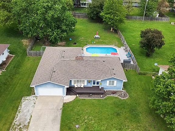 2nd image of 1809 Hillcrest Dr