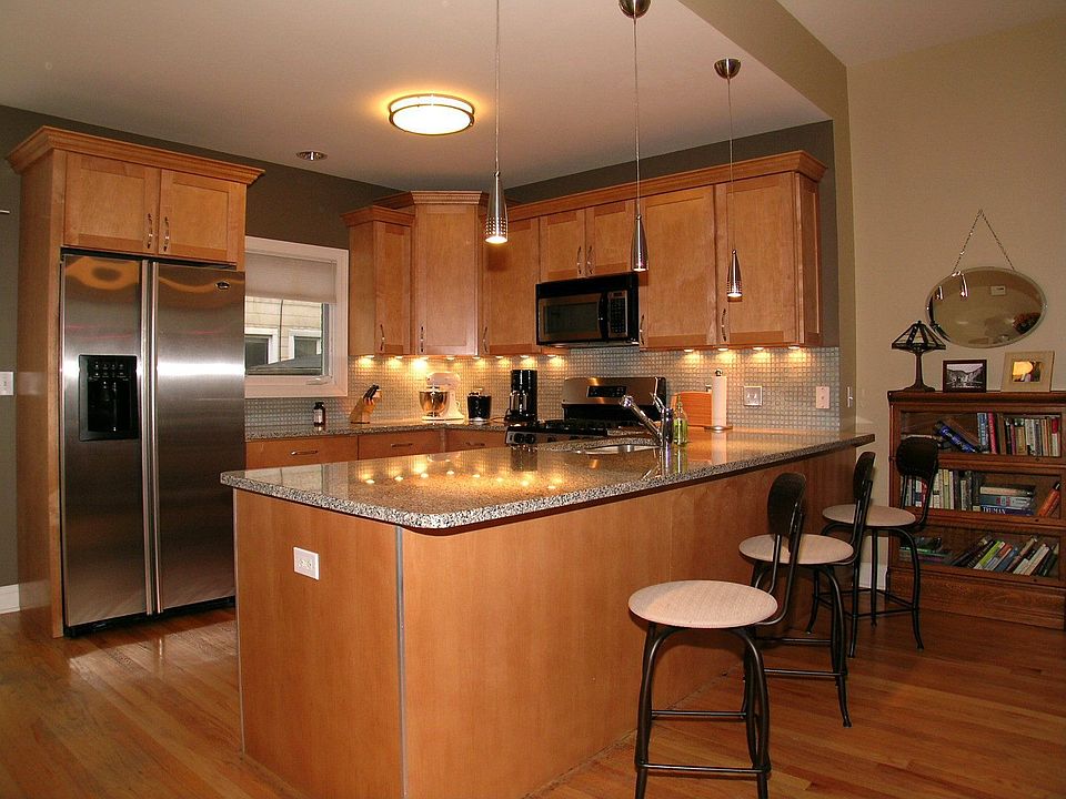 GOURMET KITCHEN: 11 X 11
