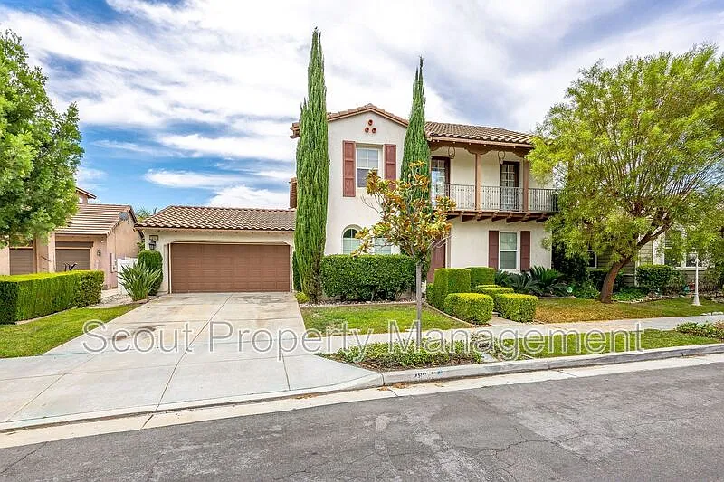 5 bed, 4.0 bath, 3594 sqft, $4,200 — Photo 2