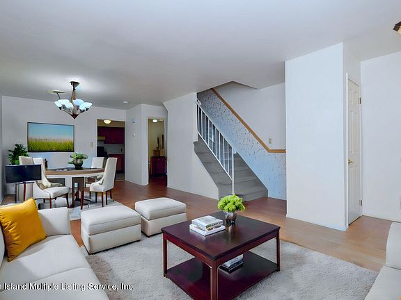 5th image of 9 Ferndale Ave