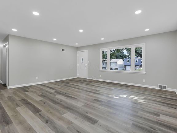 5th image of 1377 Graf St