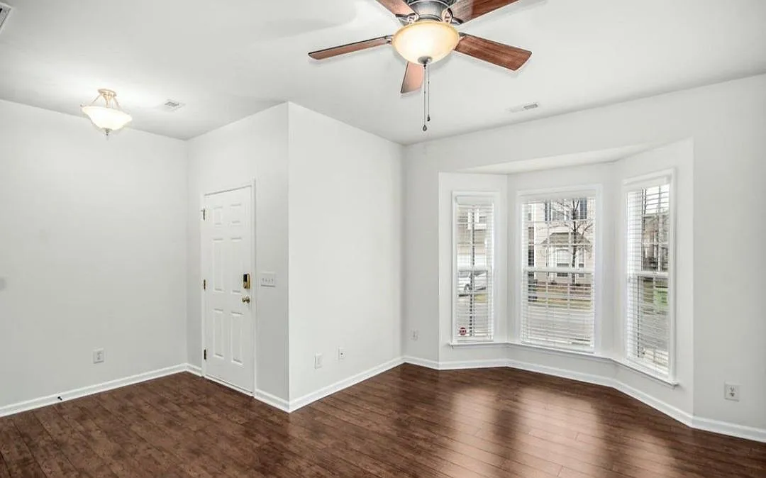 Building Photo - 420 Hidden Springs Dr