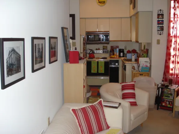 1722 Green St APT C, Philadelphia, PA 19130