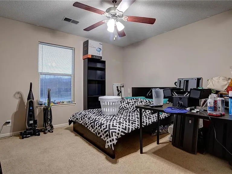 425 Hawthorne Blvd #1 — Photo 6