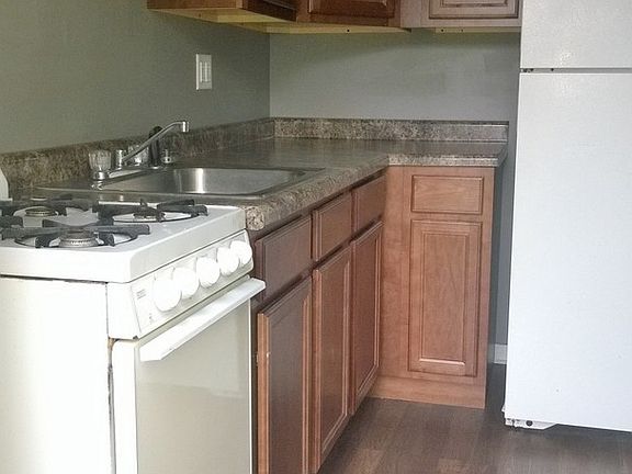 2nd image of 915-919 North St #917