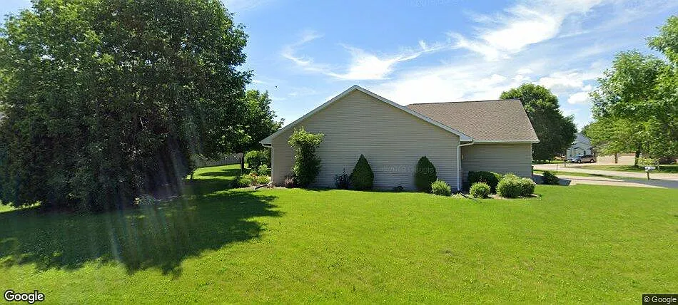 W3181 Westowne Ct — Photo 2
