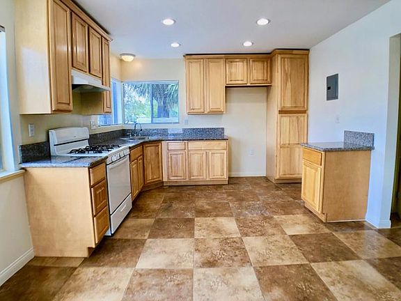 5th image of 4350 W 142nd St APT A
