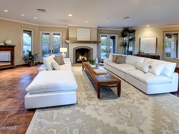 3rd image of 3613 E Placita Lindura