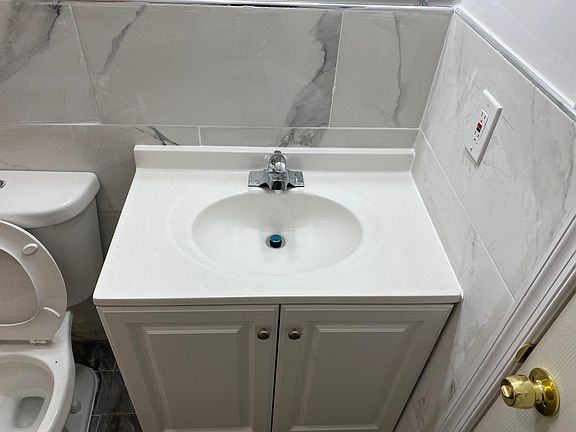 2nd image of 6150 Elmwood Ave #1