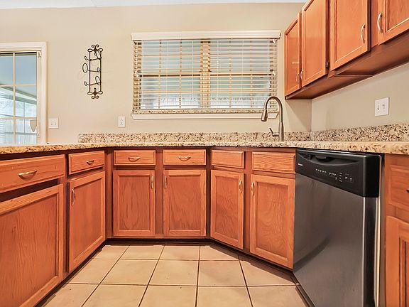 4th image of 3572 Jamestown Ln