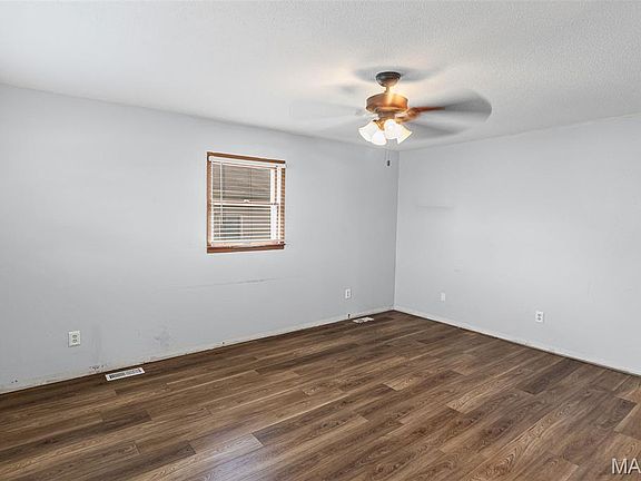 5th image of 9 N Main St