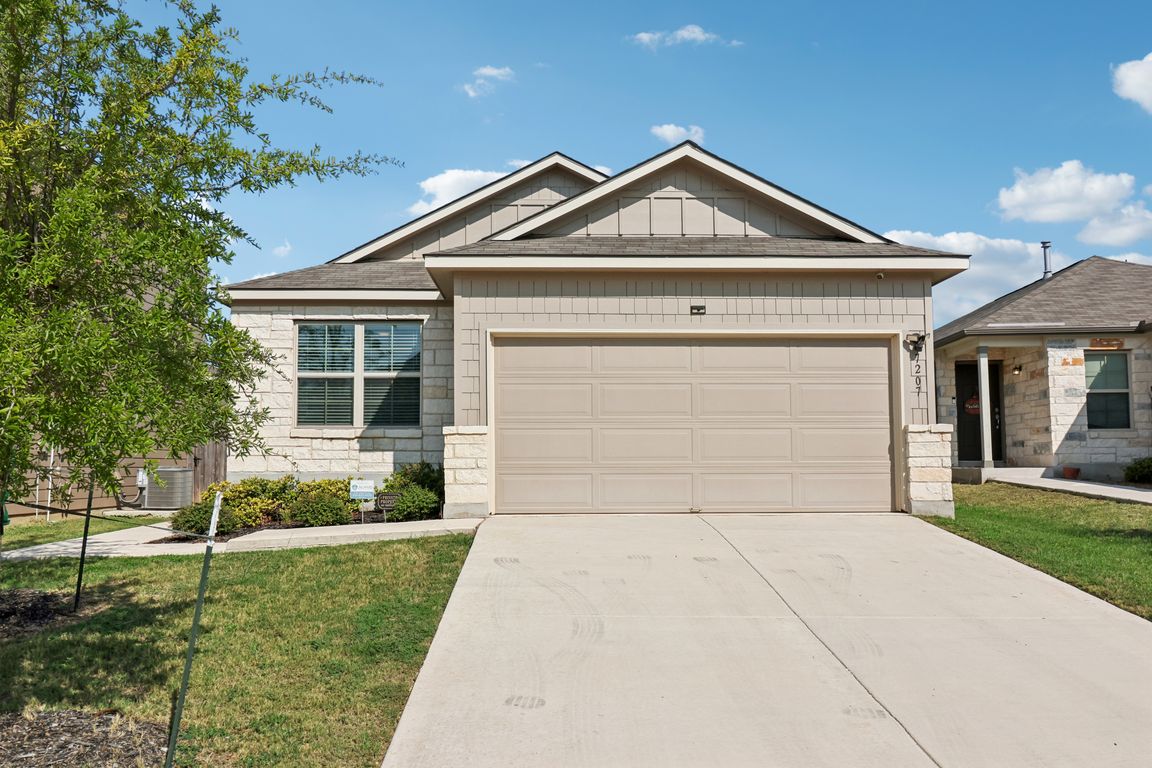 Littlefoot Ln-S1209-001.jpg