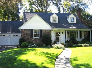 820 Bernard Pl, Ho Ho Kus, NJ 07423