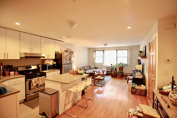 Rented by Grand & Co. | media 34