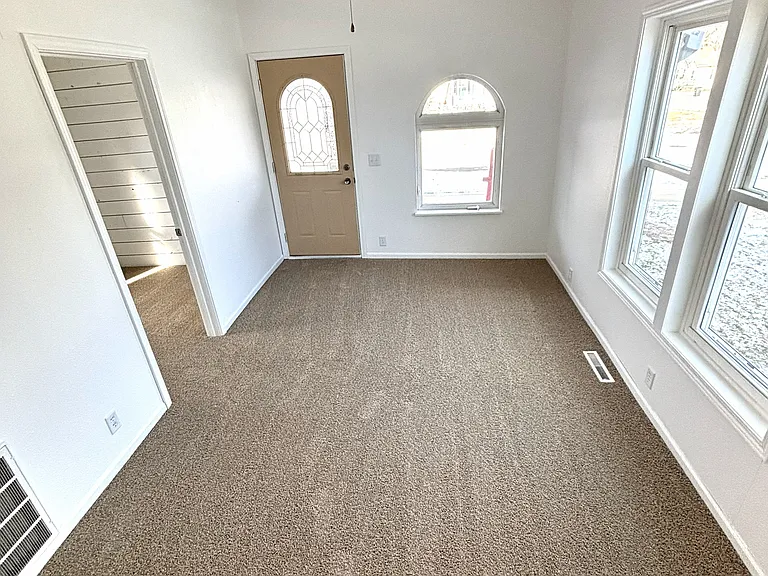 121 E Melvin Ave — Photo 13
