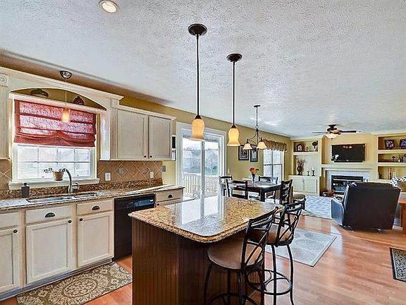 4th image of 597 Alton Dr