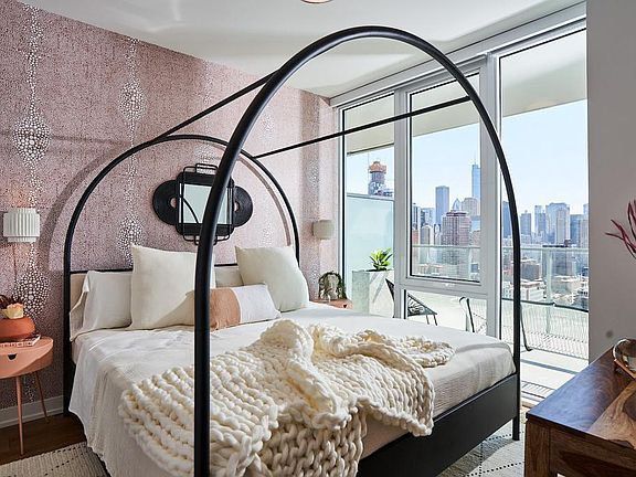 4th image of 204 W Hill St #3813