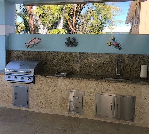 Outdoor kitchen area
