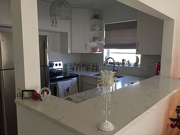 3rd image of 272 Windsor Dr #L