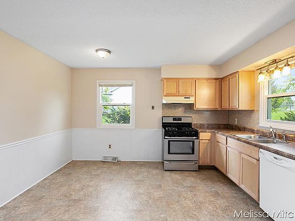 5th image of 2623 Nolan Ave NW