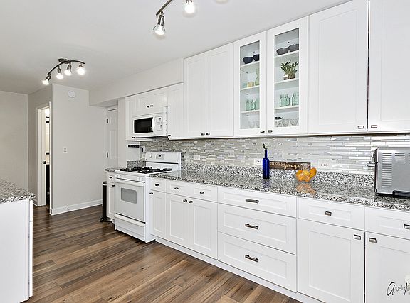 4th image of 12 Wildwood Ct