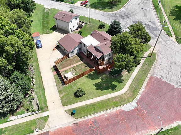 2nd image of 304 Blake St