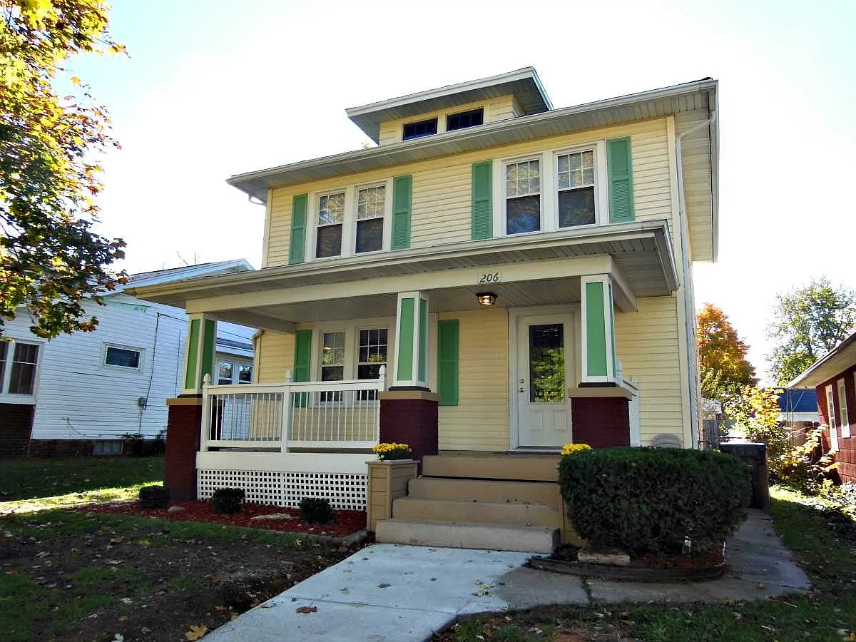 206 E Victoria St photo 1