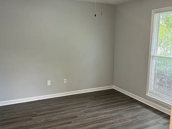 5th image of 1583 Trent Blvd