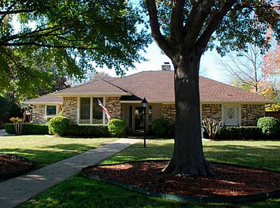 2nd image of 609 Medina Dr