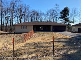 6 Harmony Dr, Jefferson Township, PA 18436
