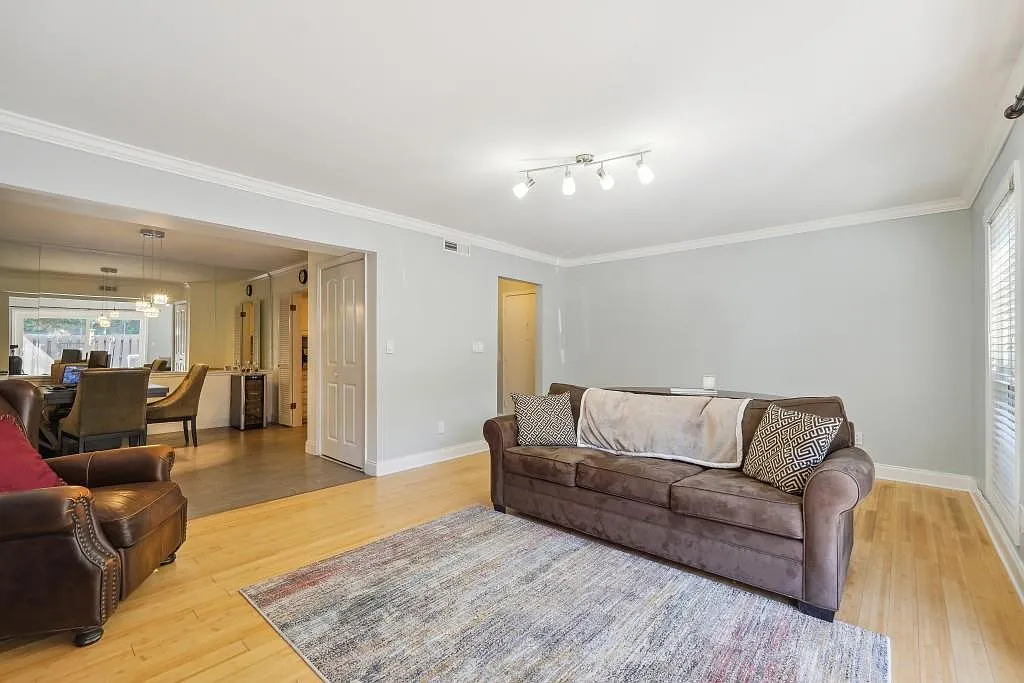 2 bed, 1206 sqft, $1,850 — Photo 3
