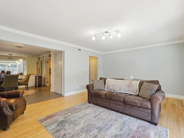 6851 Roswell Rd #F1 — Photo 3