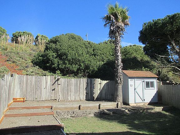 3rd image of 981 Skyline Dr