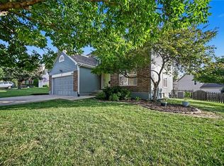 1058 Maple Woods Ter, Liberty, MO 64068