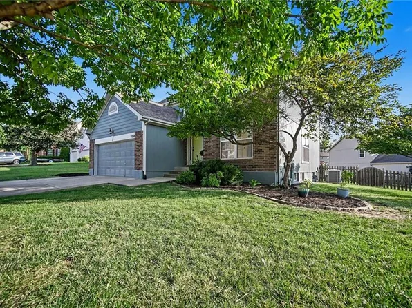 1058 Maple Woods Ter, Liberty, MO 64068