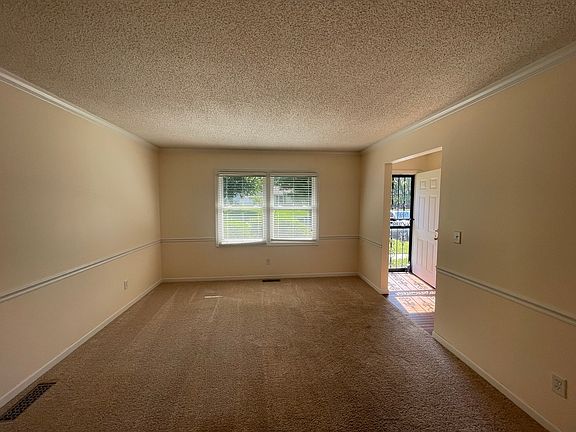 3rd image of 607 Delmar Dr