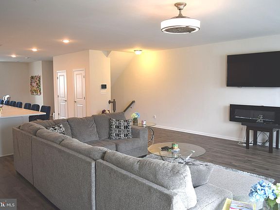 4th image of 9739 Glassy Creek Way