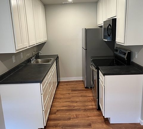 3rd image of 3852 Lemay Village Ln