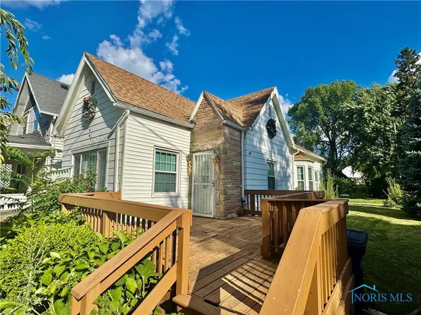 991 Curtis St, Toledo, OH 43609