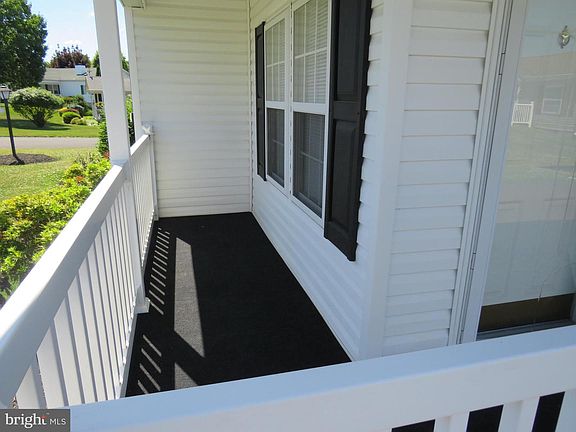5th image of 342 Spring Meadow Cir