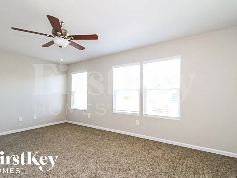 4317 Lochurst Dr — Photo 6